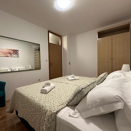 Family Apartment Makarska Exteriör bild