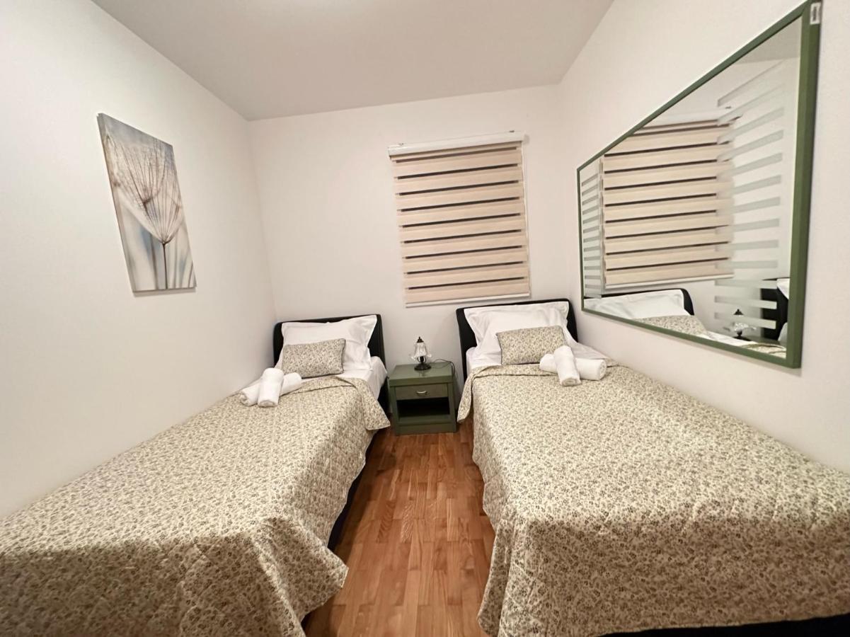 Family Apartment Makarska Exteriör bild